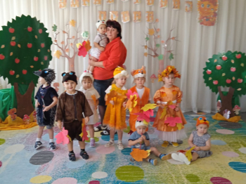 Осенний праздника в младшей группе «Волшебная корзинка Осени»